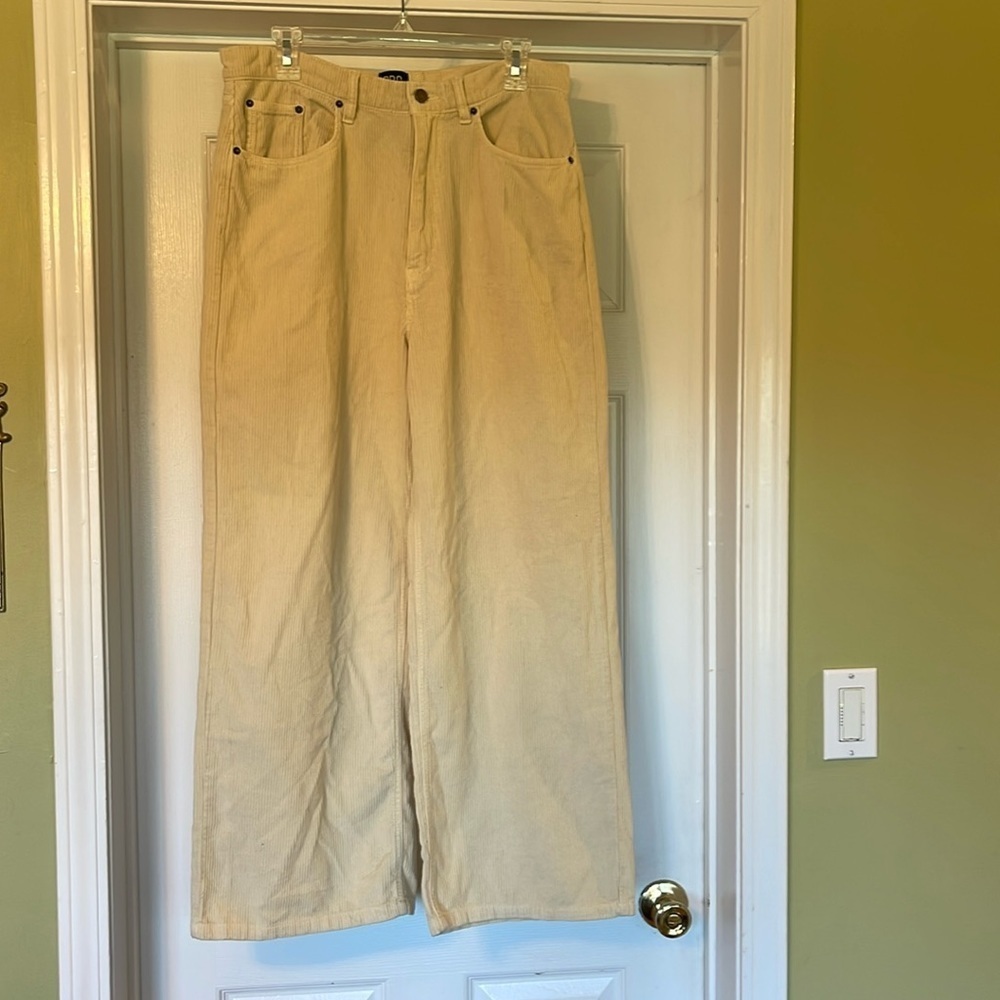 Urban Outfitters Corduroy High + Wide High-Rise Size 31
